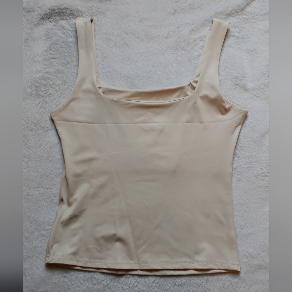 💥💥3 items for 10❤❤ be sure to bundle Stylish Cream Tank Top for Women
